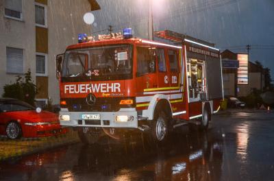 Korb: Unwetterfront zieht ueber den Ort und laesst Strassen und Keller vollaufen